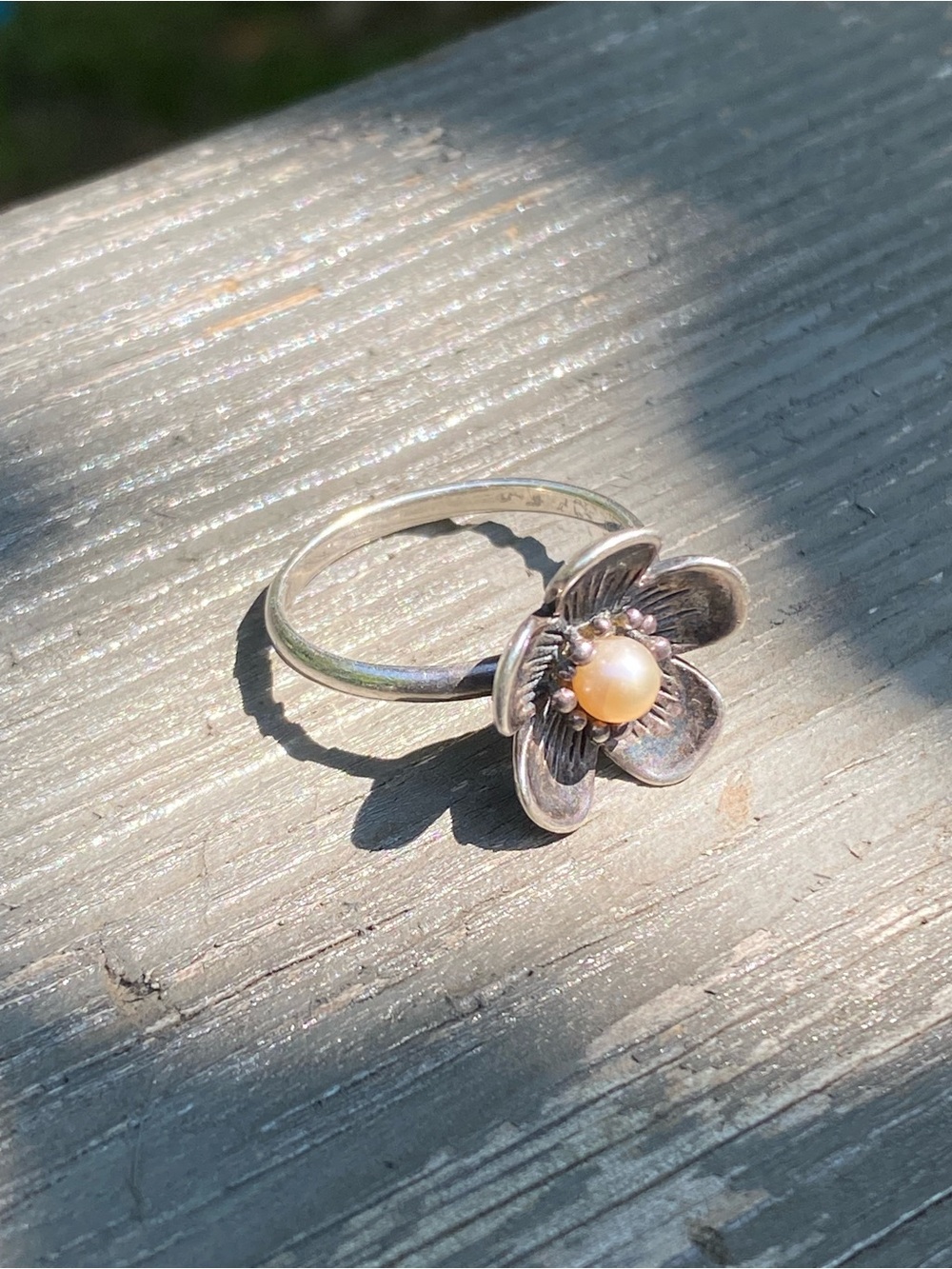 Sterling Silver Floral Ring with White Central Pearl Petunia Pansy Daisy 🌼 - Picture 9 of 14